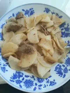 The lamb makes radish