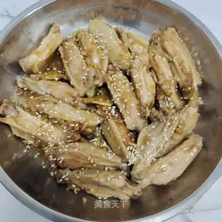 Garlic fried chicken wings