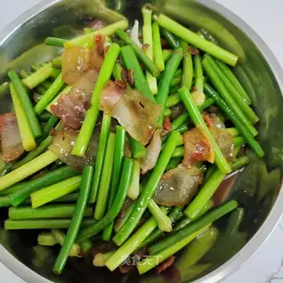 Guangdong's meat is fried with garlic