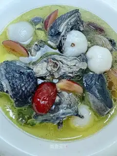 A chicken soup with a pickle