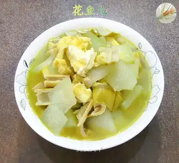 Eggs and sheep tails to cook a melon