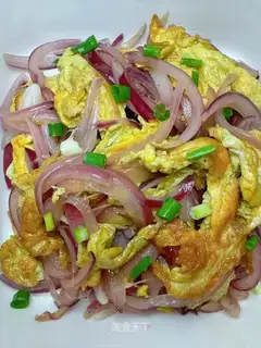 Onion fried eggs