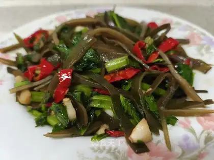 Celery leaves and seaweed