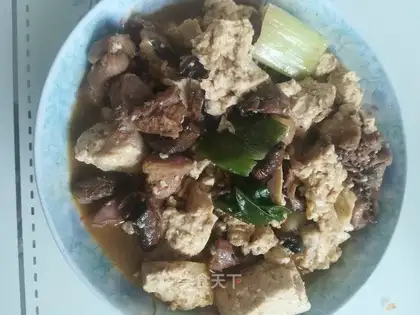 Tofu with mushroom chicken legs