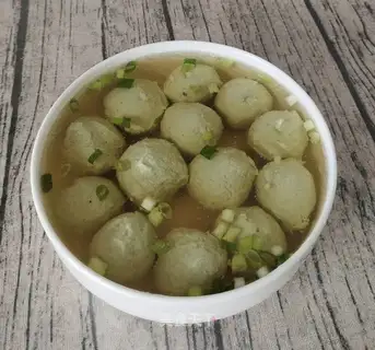 Tea chicken meatball soup