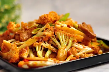 A pot of casserole