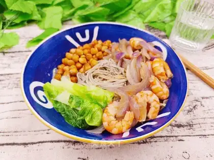 The onion shrimp is cold and sour