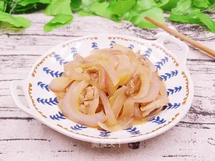 Onion fried meat
