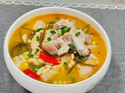 Roasted pig hoof soup