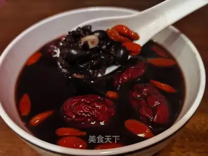 The black bean makes porridge