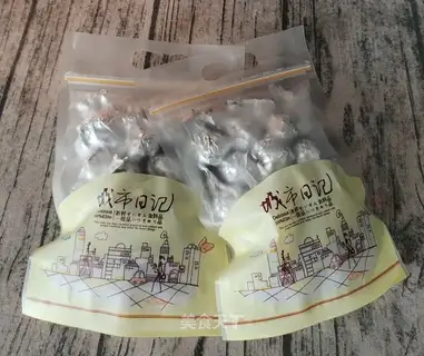 Homemade black sesame pills