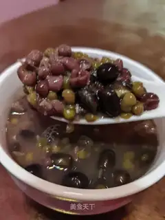Black beans, green beans, red bean soup