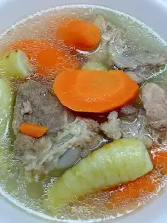 Carrot, mashed potatoes, bone soup