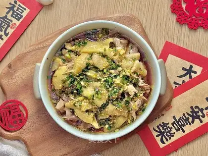 Tore chicken with onions