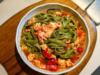 Tomato egg and spinach noodles