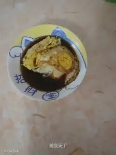 Red roasted eggs