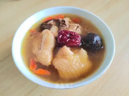 Five fingers of peach-cooked rooster
