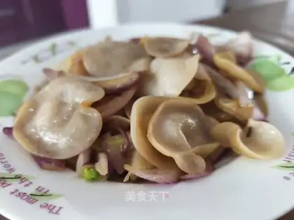 The onions are burning the jade ears