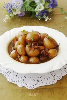 Braised eggs with cuttlefish