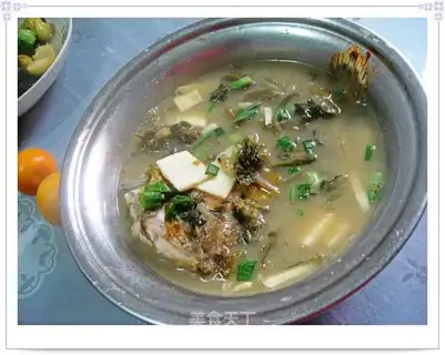Sauce and yellow croaker soup