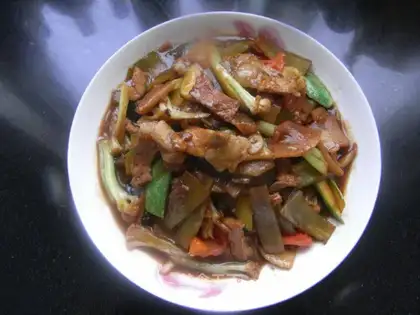 Scrambled pork slices