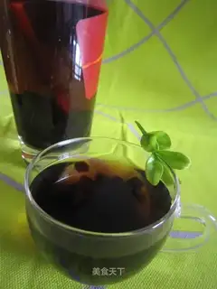 Turtle jelly, black tea and honey drink