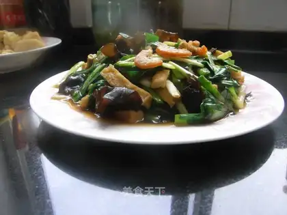 stir-fried tofu with leek and yellow sea rice