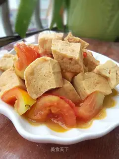 Fried tofu with tomatoes