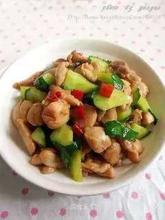 Roasted chicken legs with cucumber