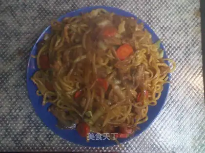 Fried noodles with shredded pork and cumin