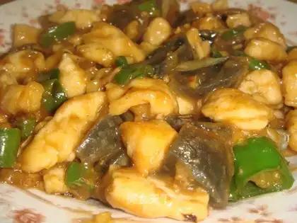 stir-fried diced chicken with preserved egg