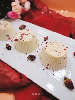 Rose pudding