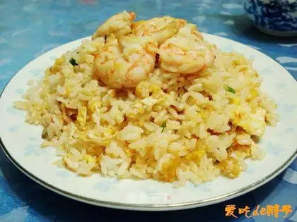 Fried rice with shrimp and egg