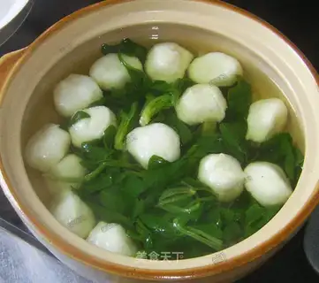 Spinach fish round soup
