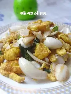 Scrambled eggs with lily