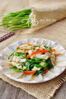 Fried razor clam with leek