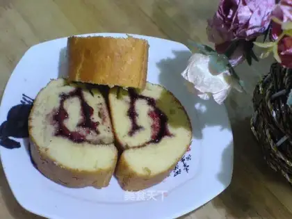 Blueberry cake roll