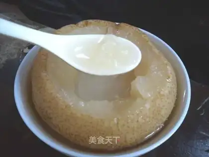 Stewed pear with Sichuan fritillaria and rock sugar