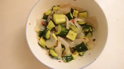 Cucumber mixed vermicelli