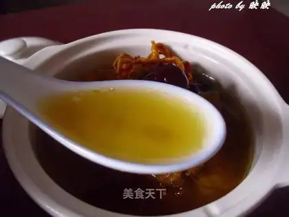 Duck soup with red dates and caterpillar fungus flowers