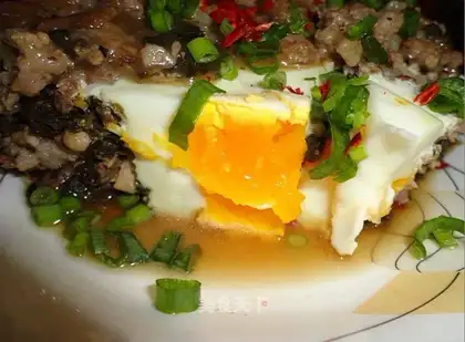 Steamed meat and eggs with plum vegetables