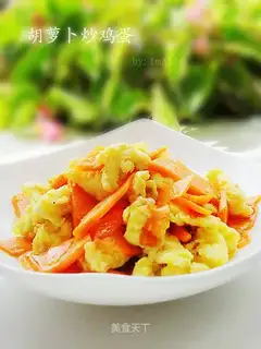 Scrambled eggs with carrot