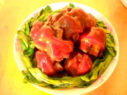 Dongpo pork knuckles