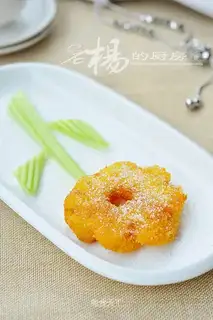 flower-shaped pineapple ring
