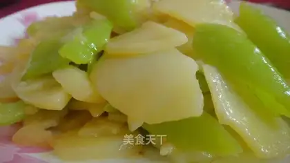 stir-fried potato slices with pepper