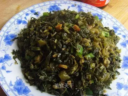 stir-fried diced pork with wild spicy vegetables