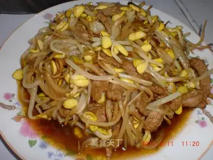 Sweet and sour pork shredded bean sprouts