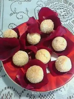 protein coconut balls