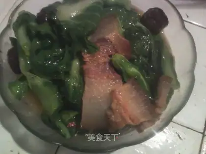 Chinese cabbage moss under bacon