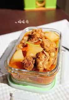 Stewed beef brisket with tomato and radish
